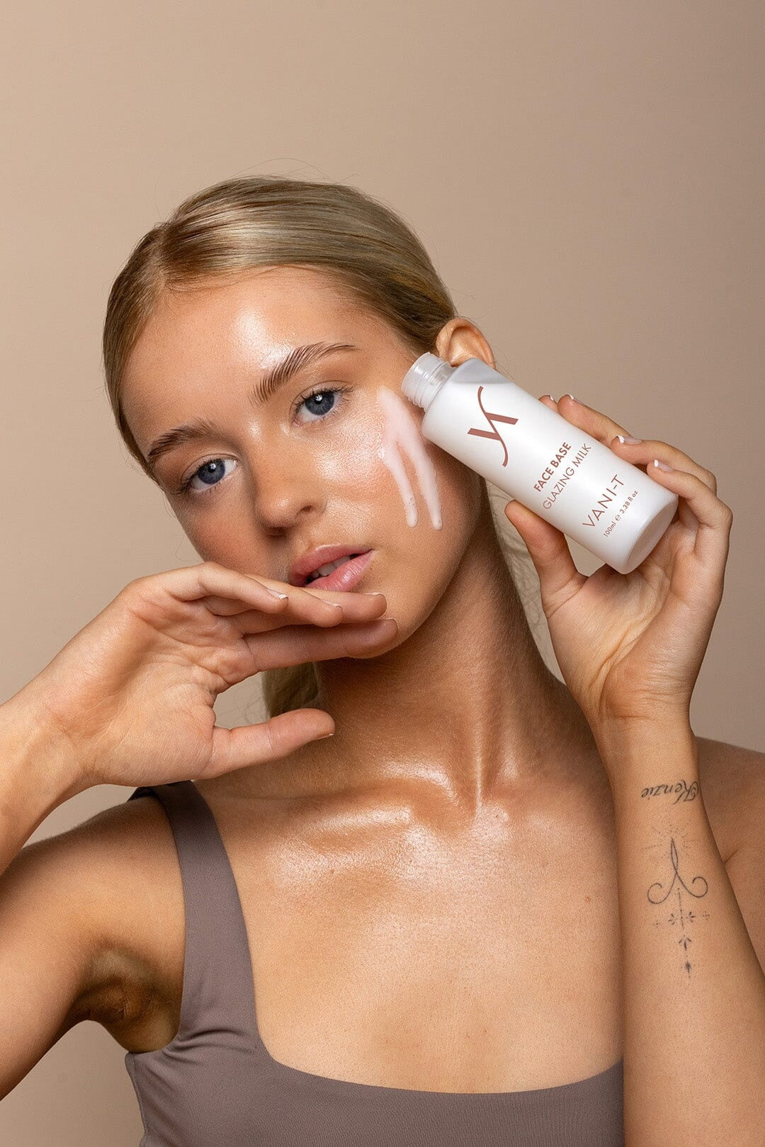 Vani-t Face Base er lúxus 4-í-1 serum