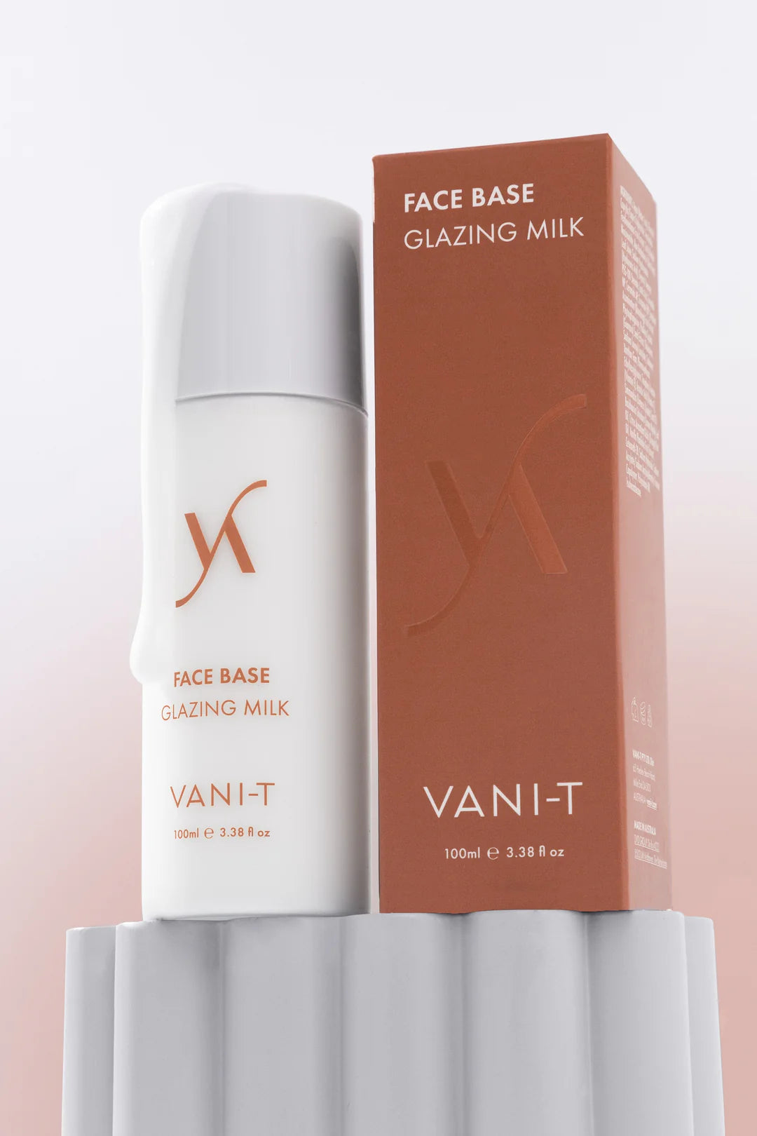 Vani-t Face Base er lúxus 4-í-1 serum